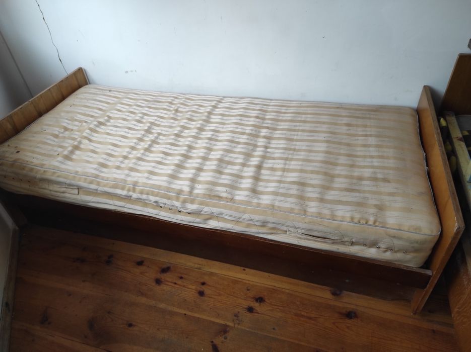 Ліжко та матрац,  вживані, б/у (самовивіз)