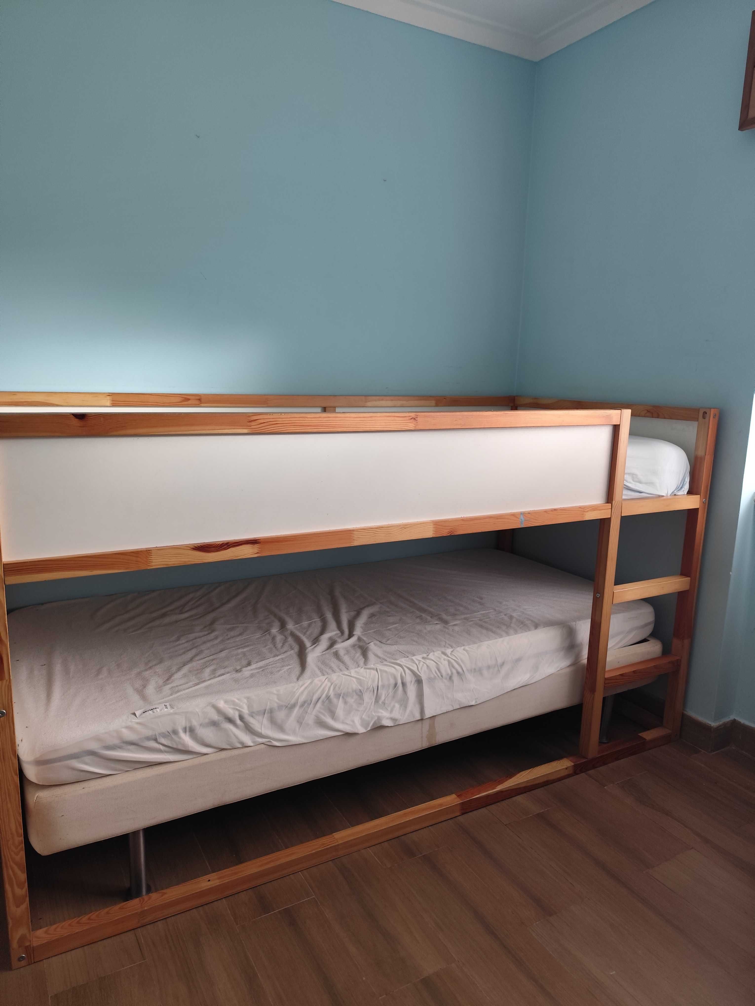Duas camas IKEA : Kura+sommier