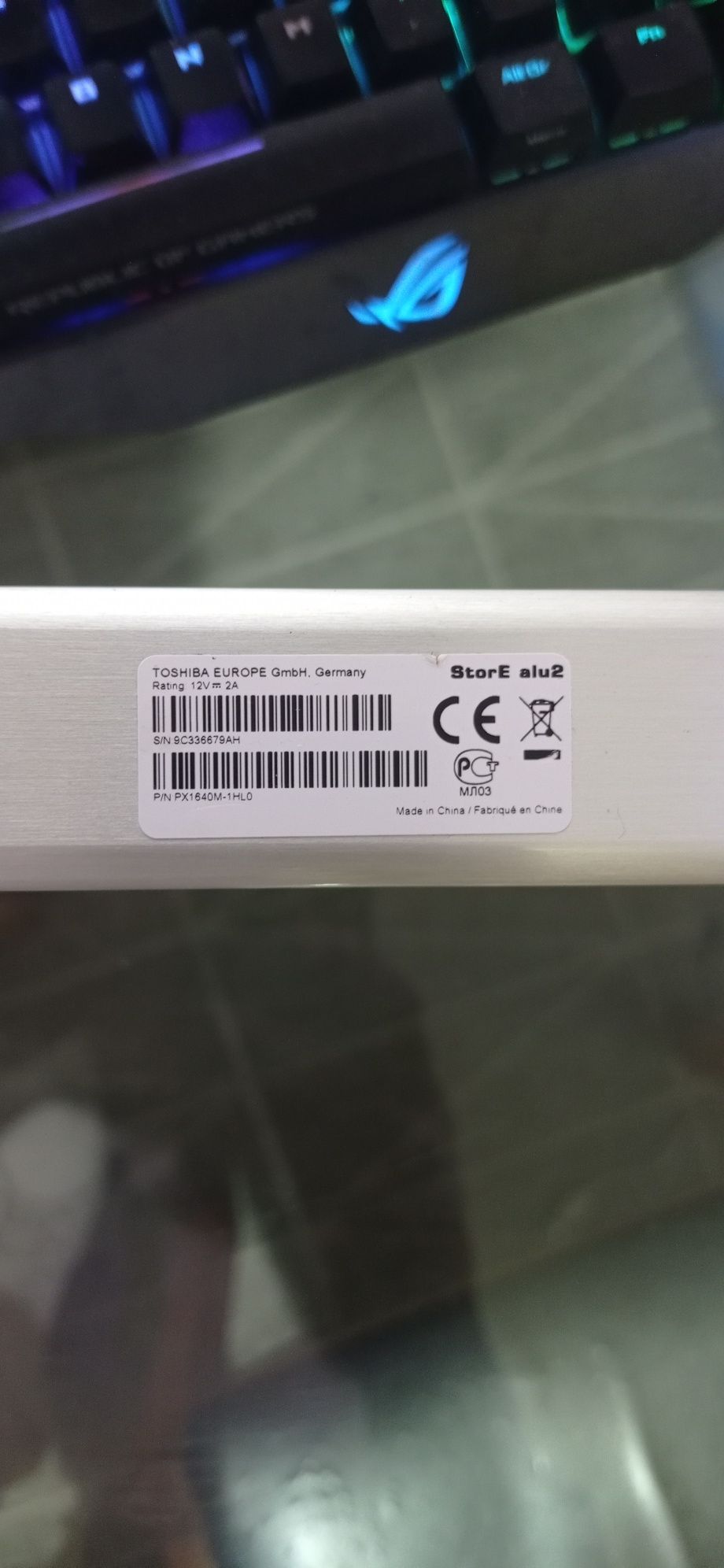 Disco externo  com carregador e USB, Toshiba de 1 tera bit