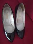 Buty czarne lakierowane r.39