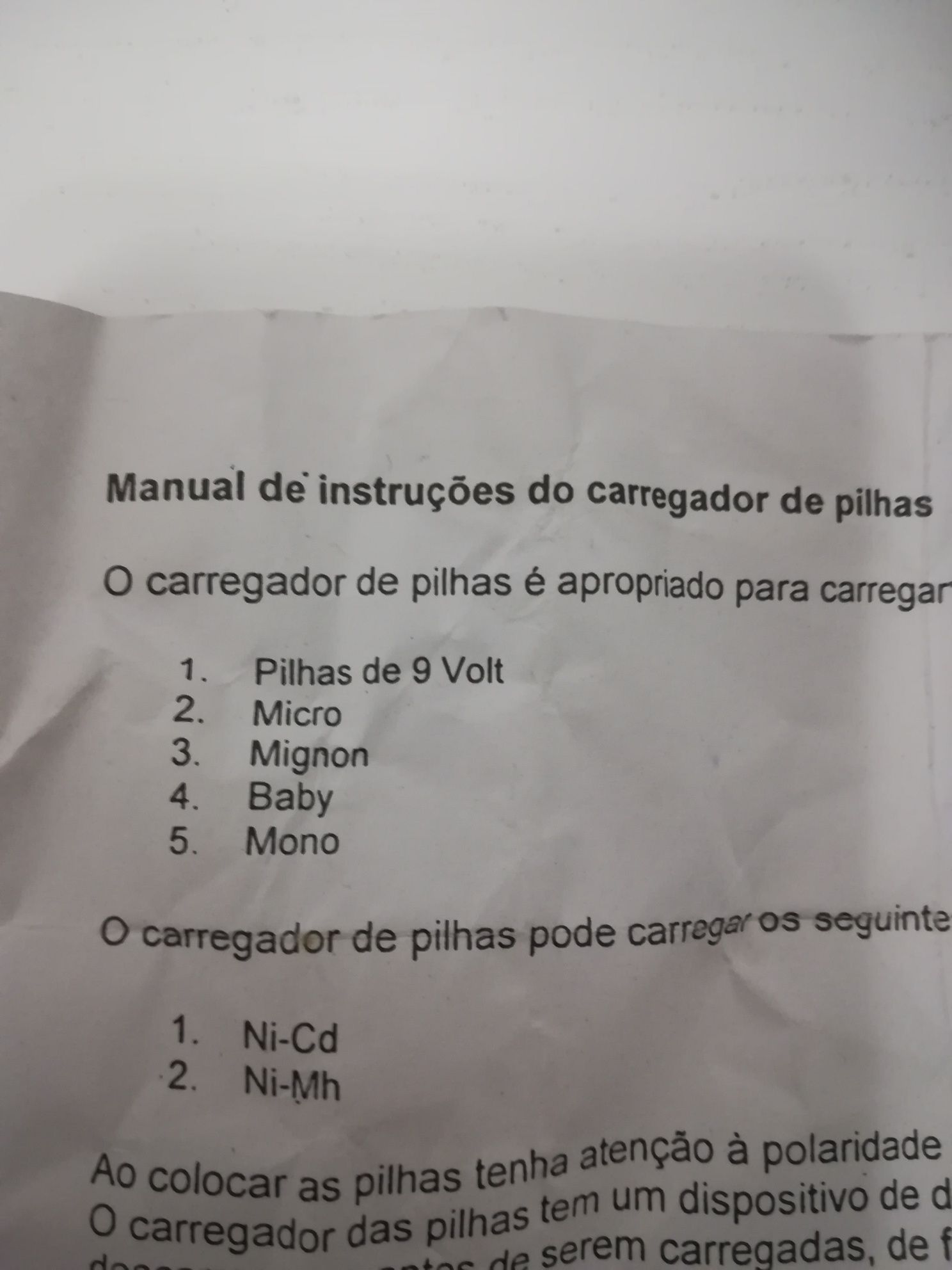 Carregador de baterias pilhas e pilhas recarregáveis