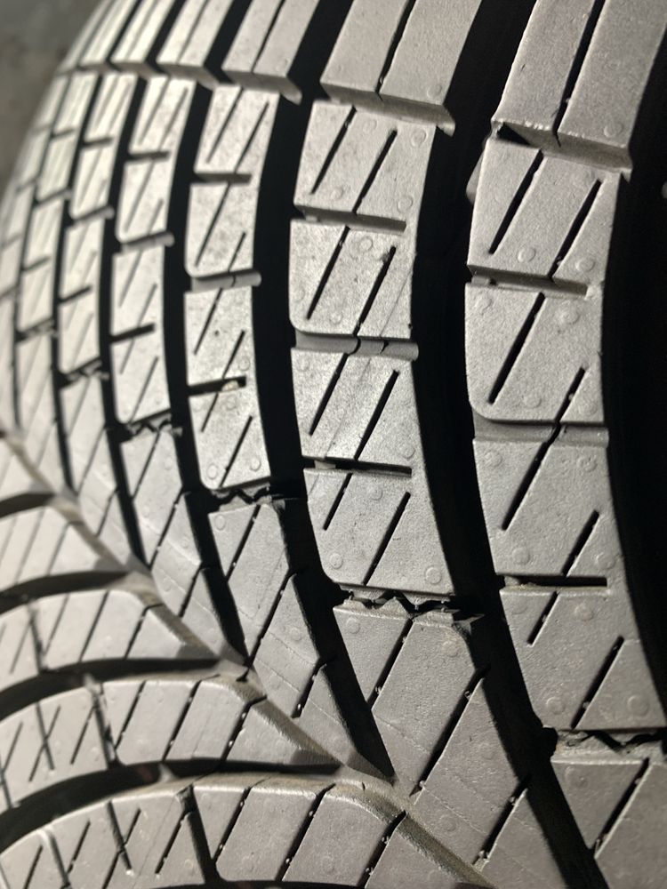 Різноширокий комплект  315/35R20 ; 275/40R20 Goodyear Vector 4S Gen3
