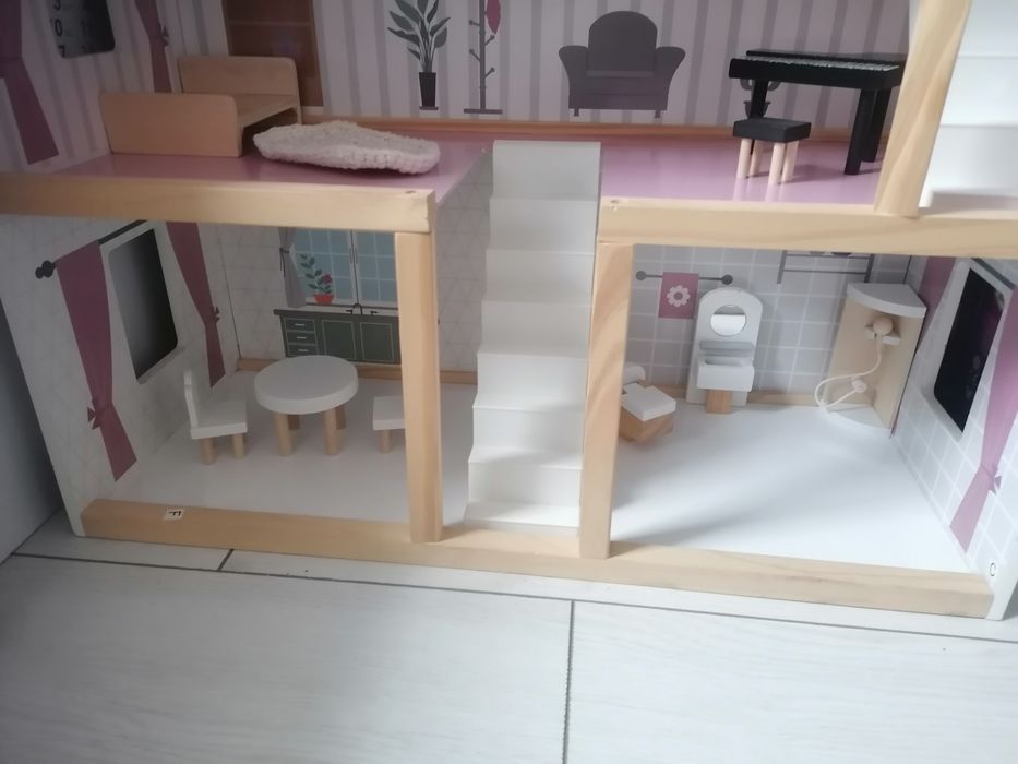 Domek dla lalek z mebelkami