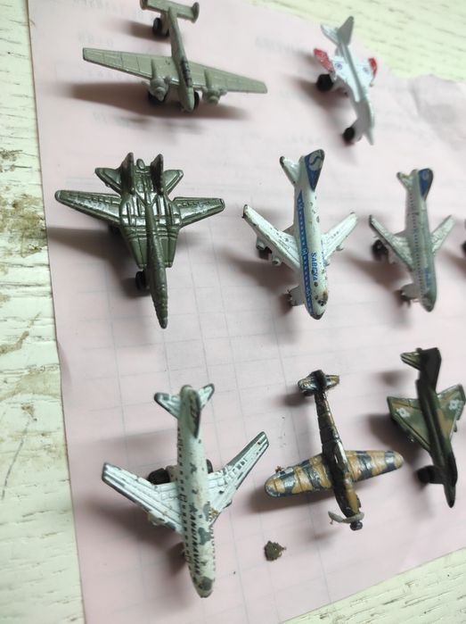 Lote de aviões miniatura em metal