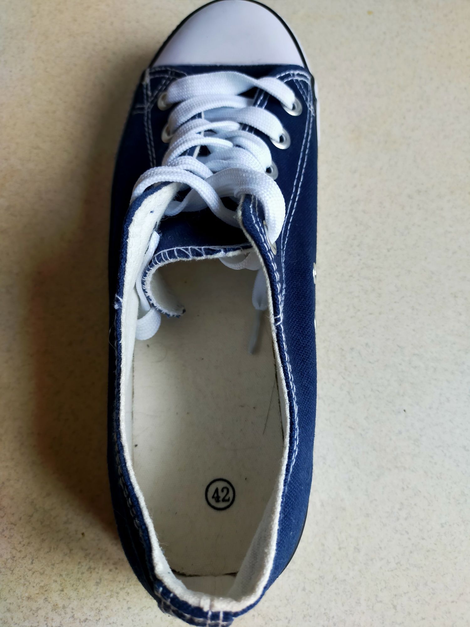 Buty sportowe trampki klasyczne 42