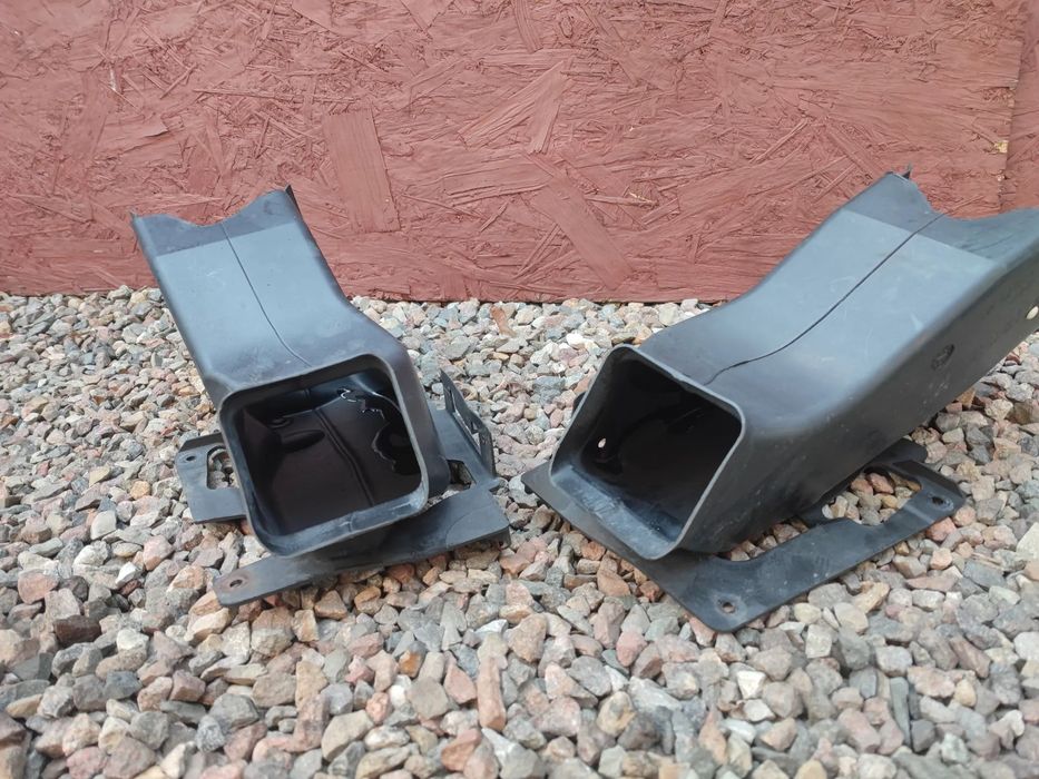 BMW E46 COUPE / CABRIO LIFT ORYGINALNY WLOT POWIETRZA DO CHŁODZENIA TARCZ HAMULCOWYCH POD ZDERZAK M-PAKIET LEWA / PRAWA O NR.  51 71 7 896 407 / 51 71 7 896 408	OEM W BARDZO DOBRYM STANIE