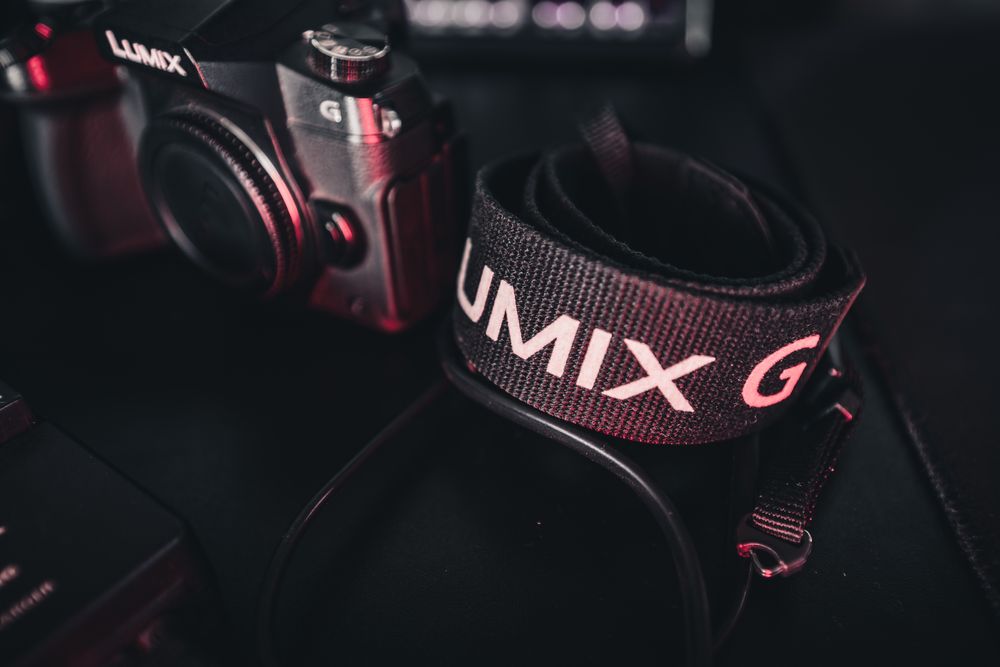 Lumix DMC-G80M + 12-60mm + 25mm f1.8 + akcesoria