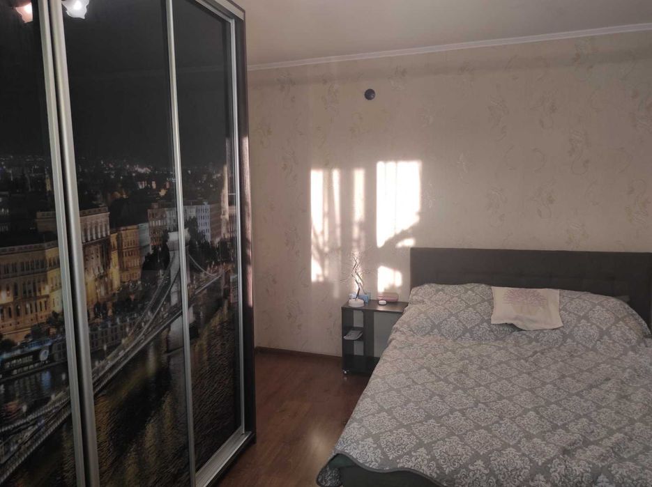 Продам  3-х кімнатну квартиру в Каневі