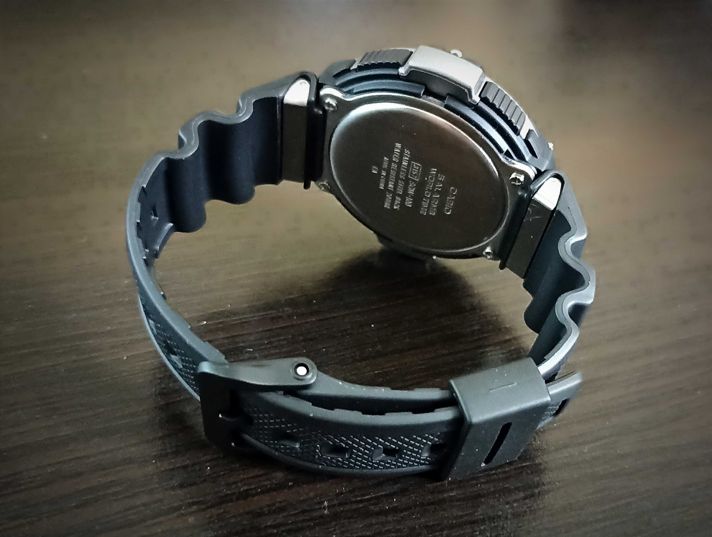 Часы/компас/термометр Casio  SGW100-1V