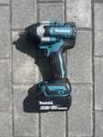 Klucz udarowy akumulatorowy Makita DTW700 + bateria Makita 18v 6.0Ah