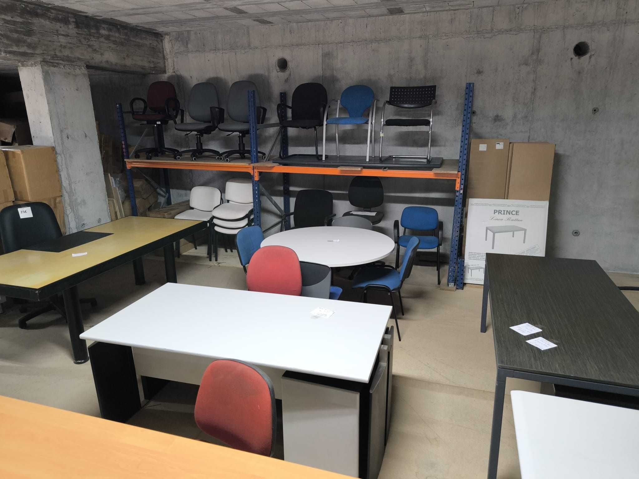 Secretária em L com 1.60x1.60 cinza usada