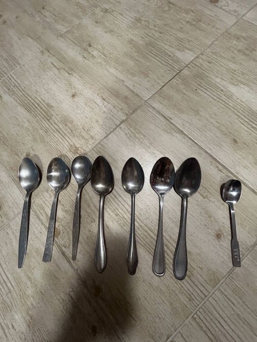 Столові прибори різні