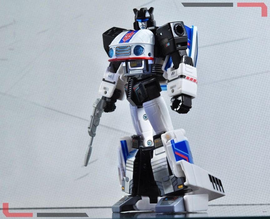 Продам Transformers Legacy Evolution Origin Autobot Jazz Deluxe Class