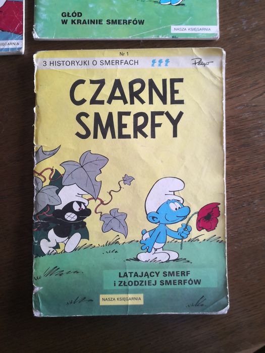 Trzy zeszyty z przygodami Smerfów