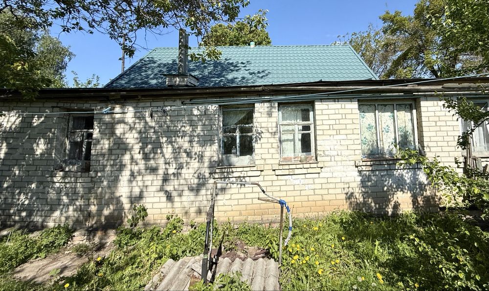 Продається житловий будинок в місті Бобровиця