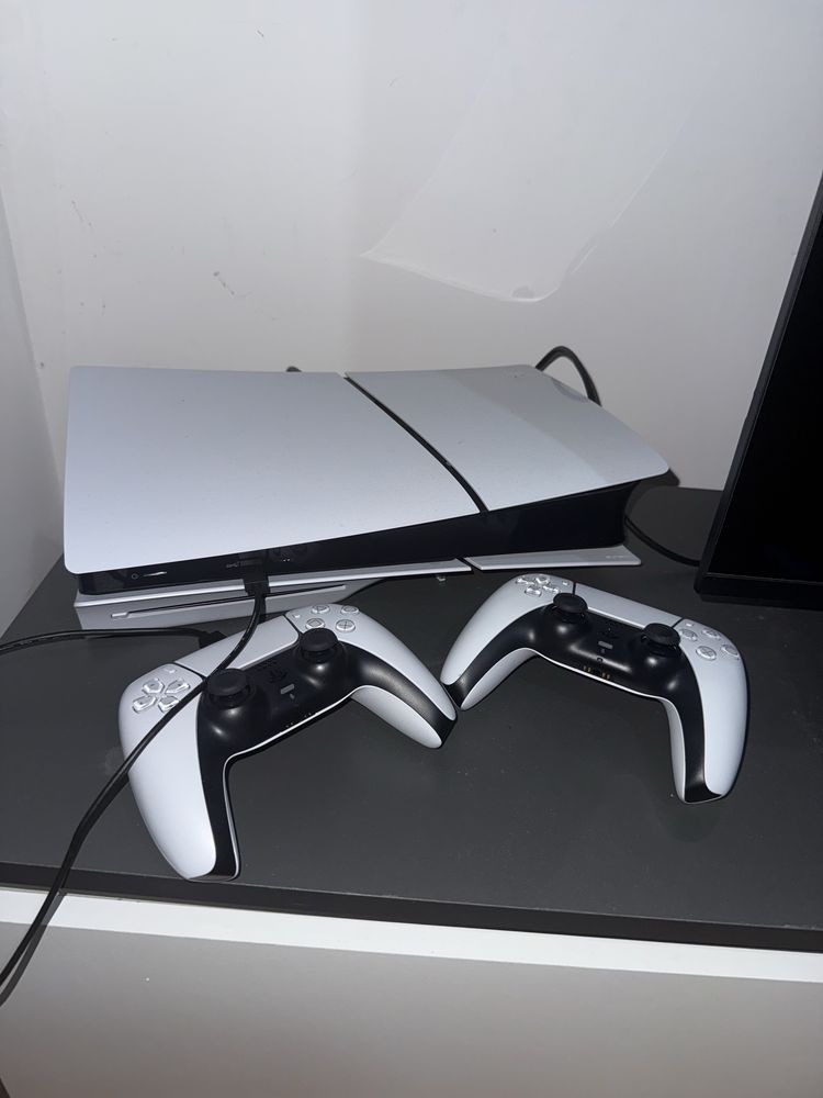 Ps5 Slim + 2 Controles ( com base de carregamento )