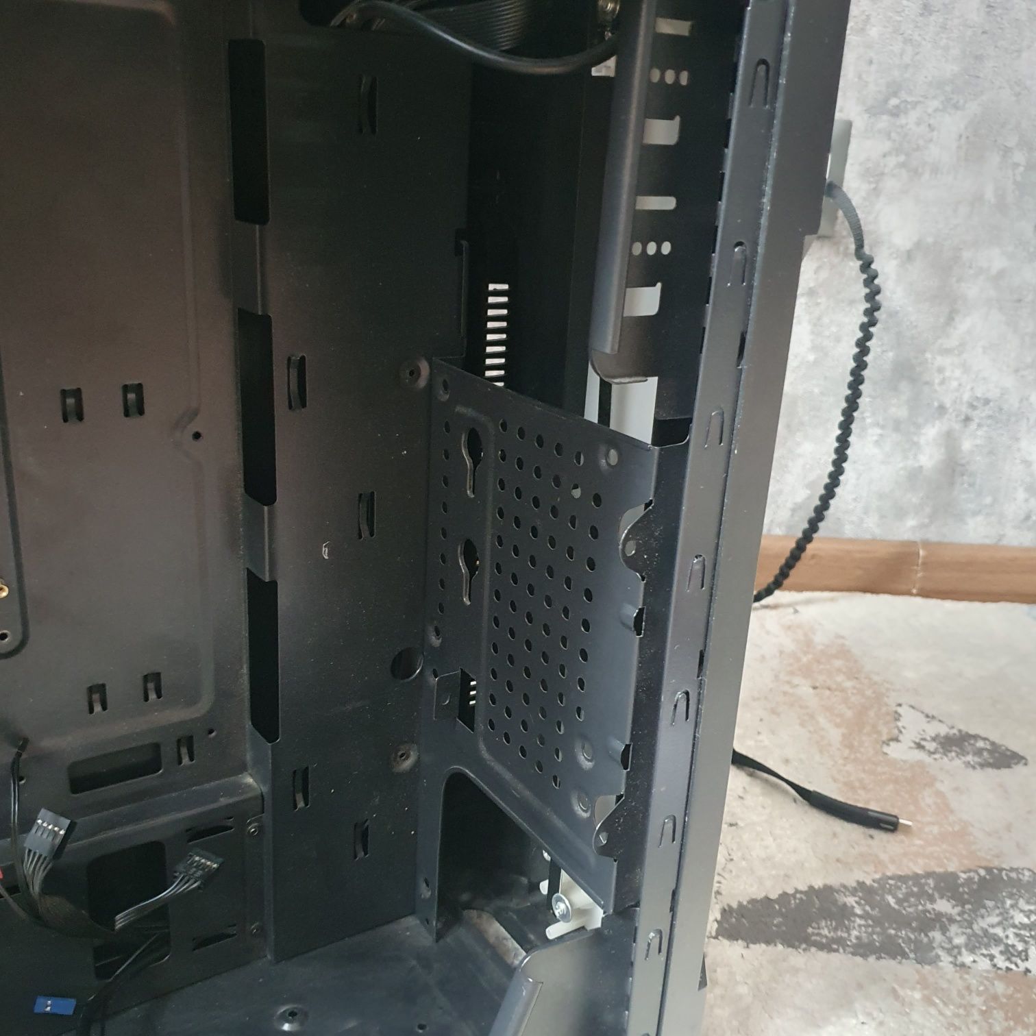 Rainbow R3 gaming case.