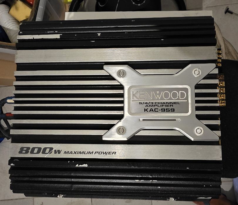 Subwoofer JBL cs1204b e amplificador 

25