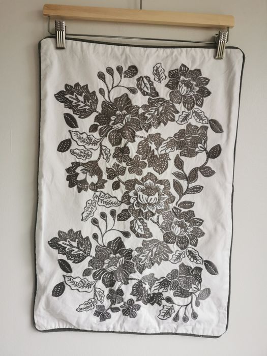 Ikea Skuggnava poszewka na poduszkę minimalistyczna szara jasna kwiaty