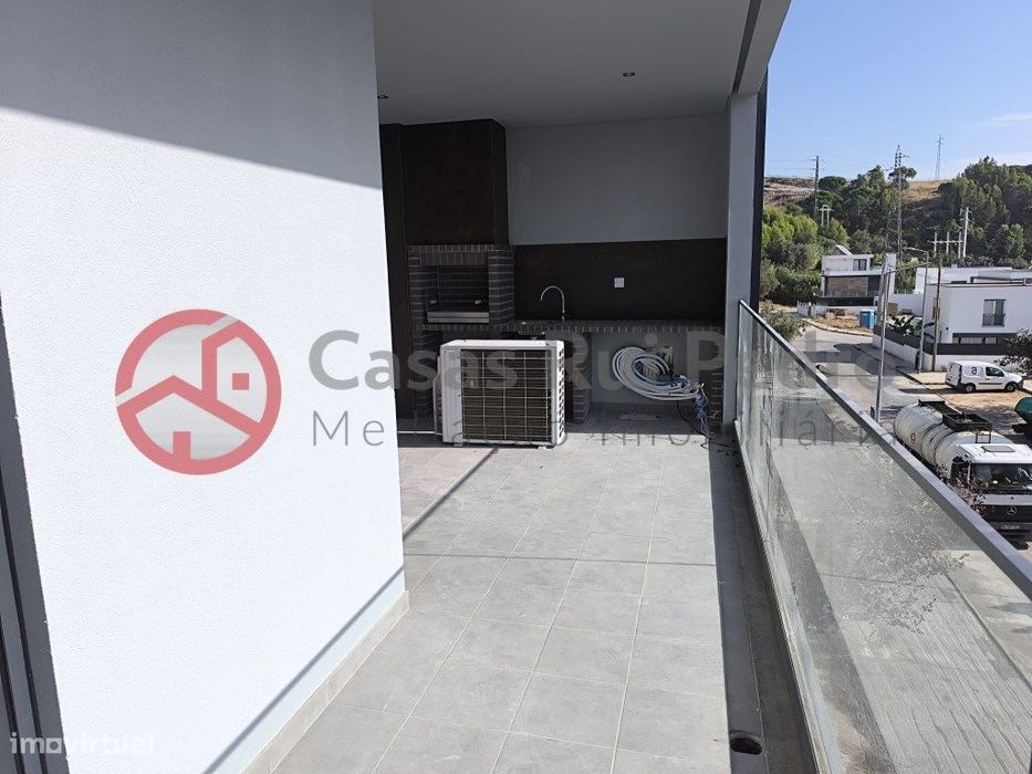 Apartamento T2 com Terraço, Varanda e Garagem Box, no Sobralinho, V...