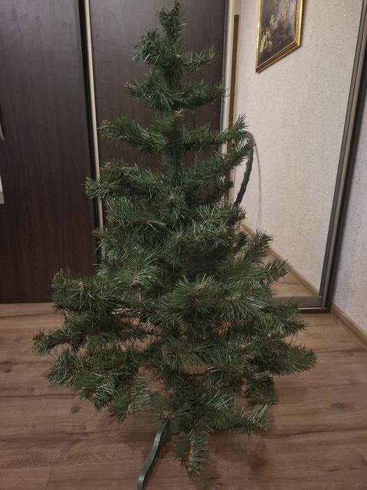 Продам искуссвенную ёлочку, б/у.
