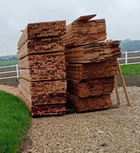 Modrzewiowe kantówki, deski tarcica modrzewiowa , więźby dachowe, łaty