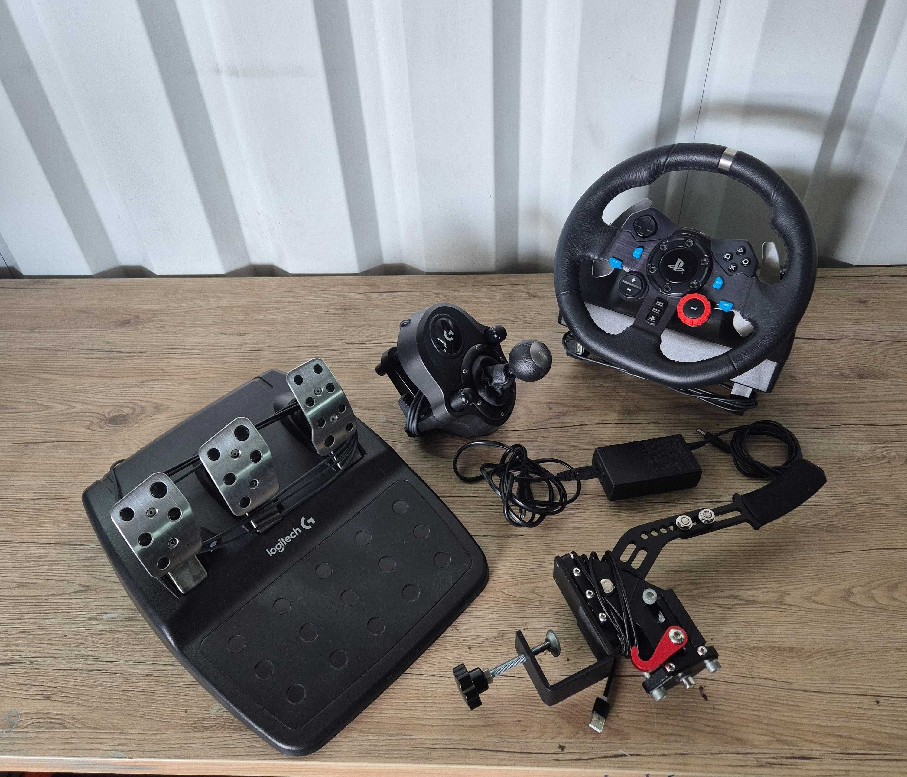 Logitech G29 com caixa manual e travão de mão