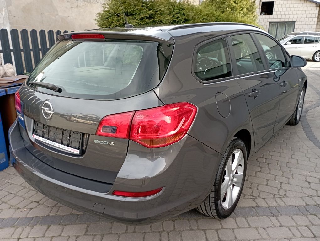 Opel Astra J  zarejestrowana po dużym serwisie