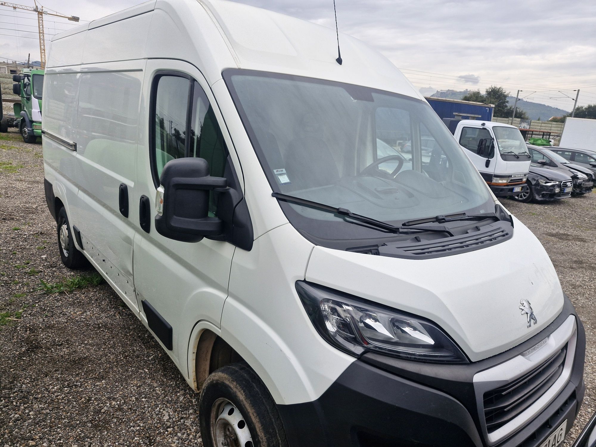 Peugeot boxter 2.2 hdi avariado