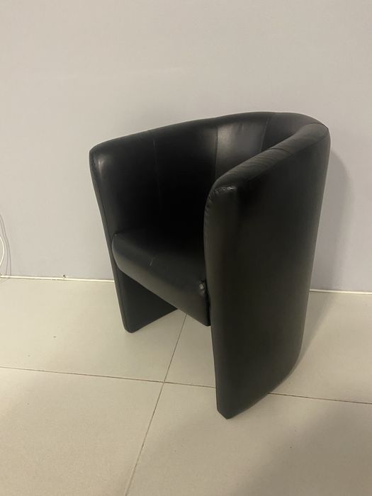 Чорні крісла, замовляли під замовлення 6шт