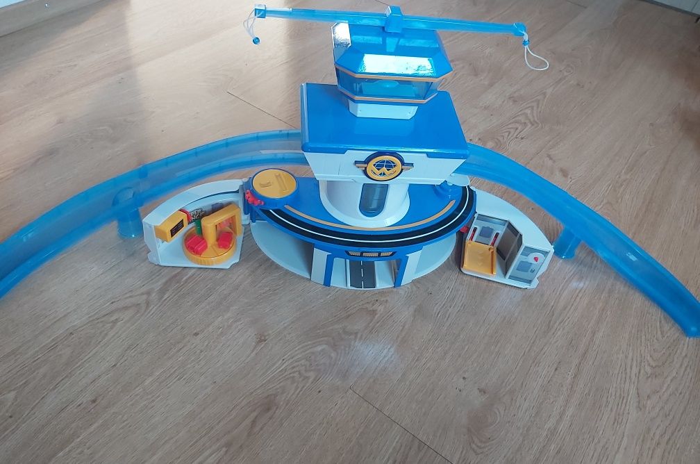 Super Wings lotnisko port lotniczy z efektami