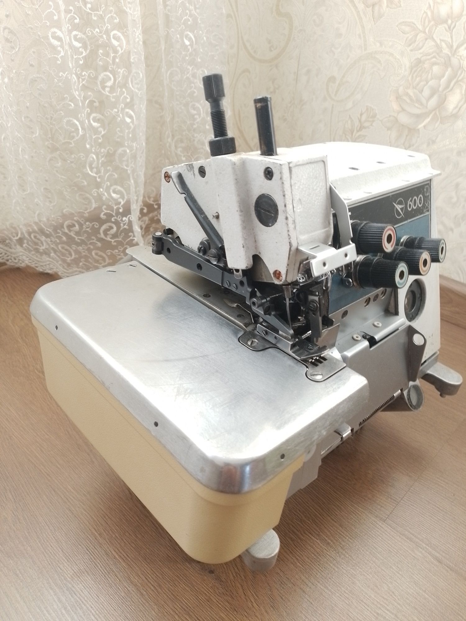 Продам оверлок Brother