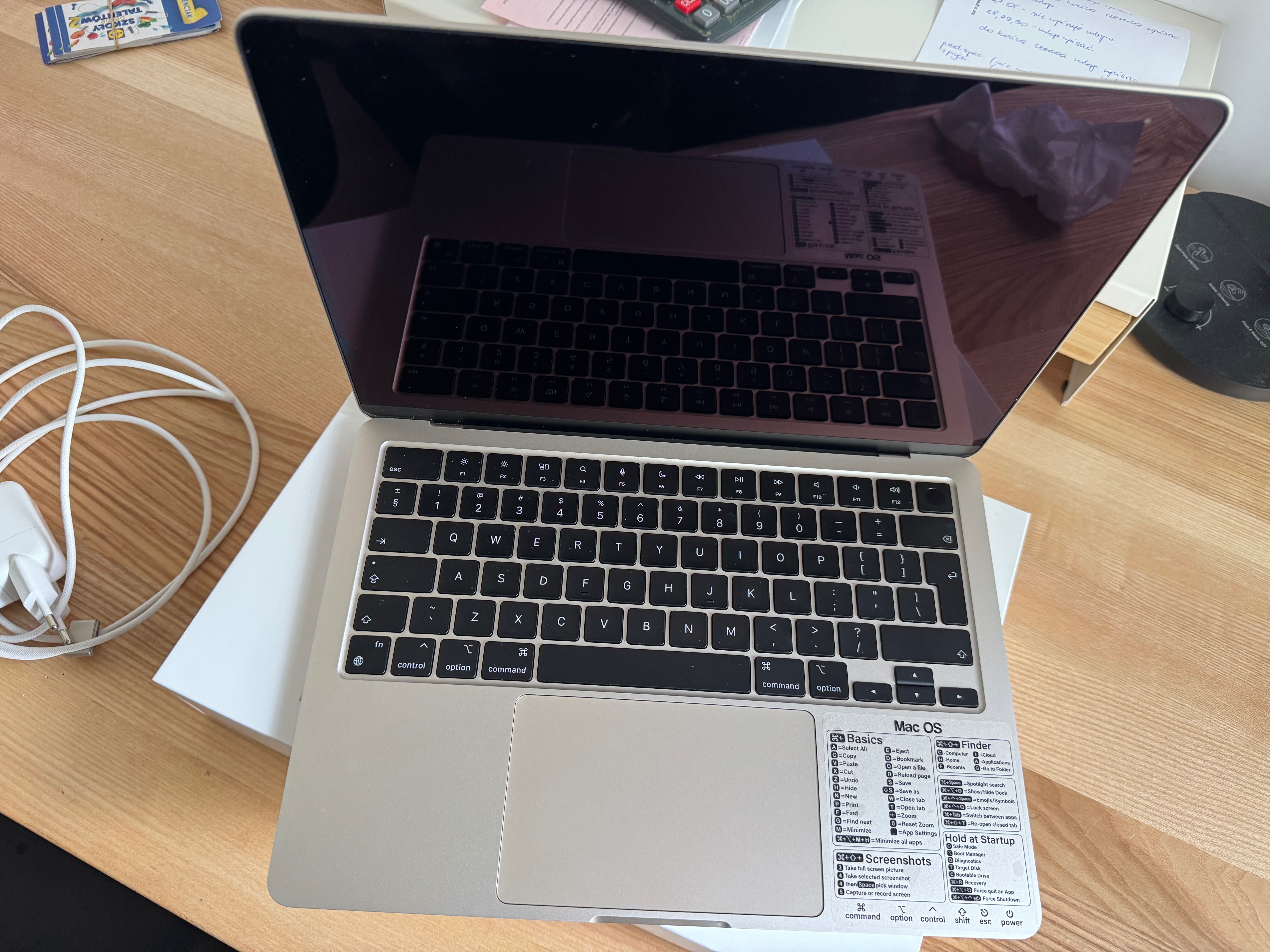 Sprzedam 
Apple MacBook Air M2/16GB/512GB