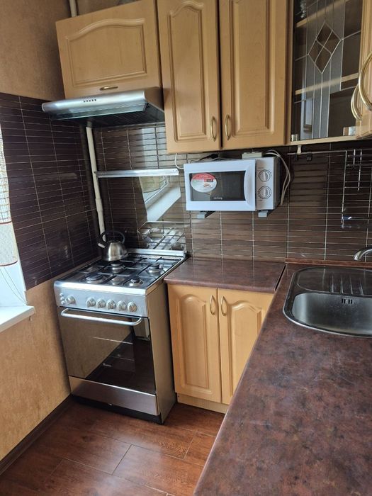 Аренда 3 комнатная квартира 1й дом от метро Холодная гора