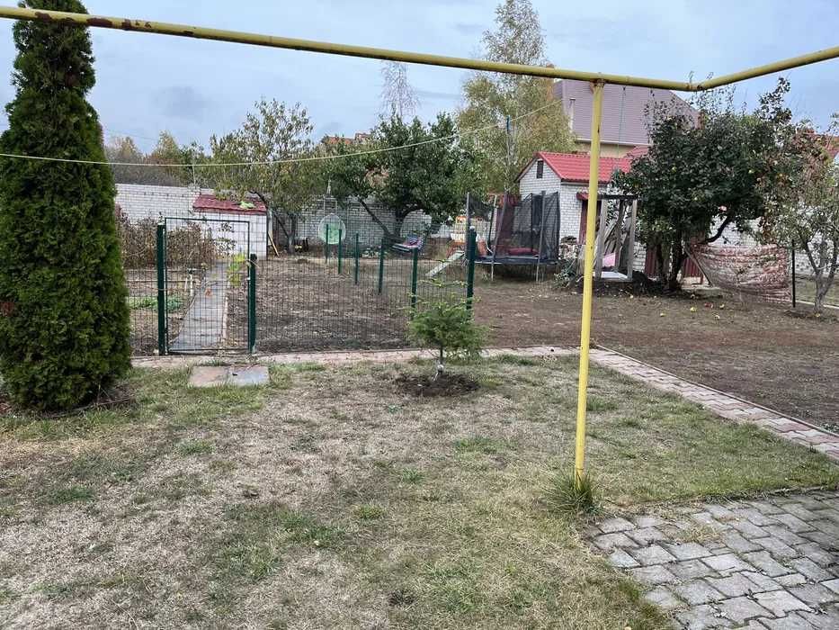 Продам  2-этажный дом с современным ремонтом в Лесках