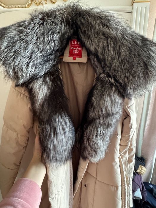 Продам пуховик с натуральным мехом чернобурки