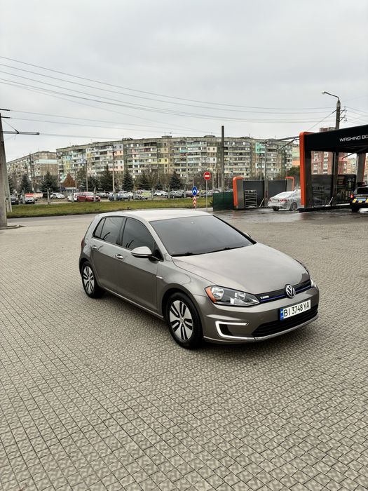 Продам Volkswagen E Golf гарний стан чудова комплектація