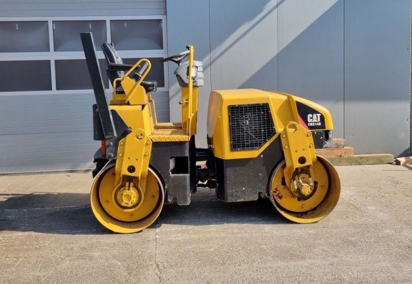 Walec wibracyjny CAT CB214E