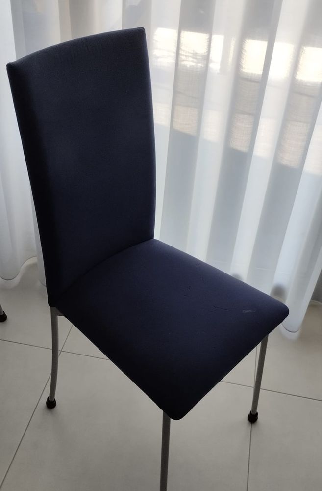 6 cadeiras de sala com capas cinzentas