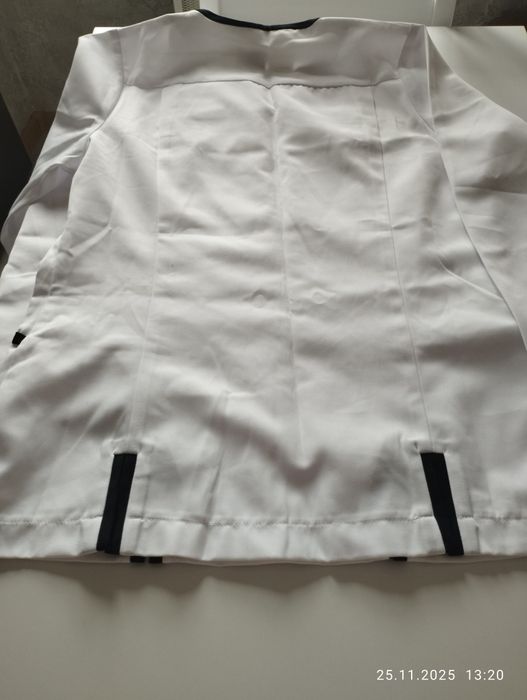 Медична куртка,розмір 12.Нова.