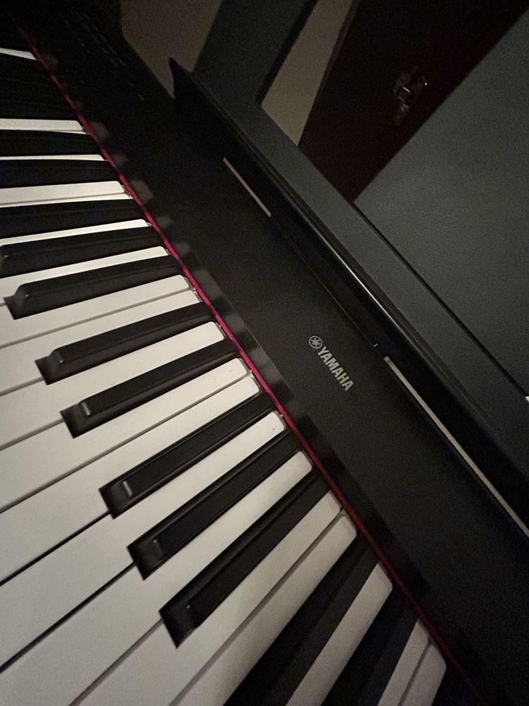 Yamaha np-12 b czarne pianino