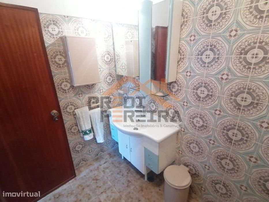 Quartos para arrendar, na Ramada - Bons Dias | Próximo do ISCE).