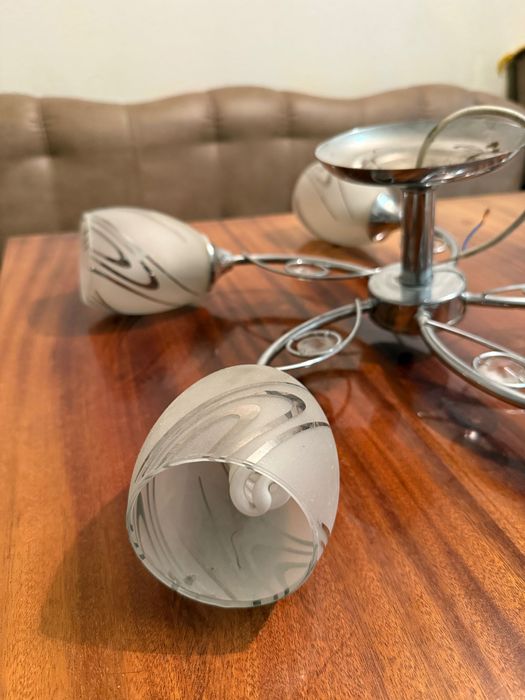 Люстра вінтажна красива на стелю. Тонкий цоколь