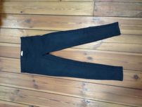Granatowe damskie spodnie firmy H&M z kieszeniami z tyłu