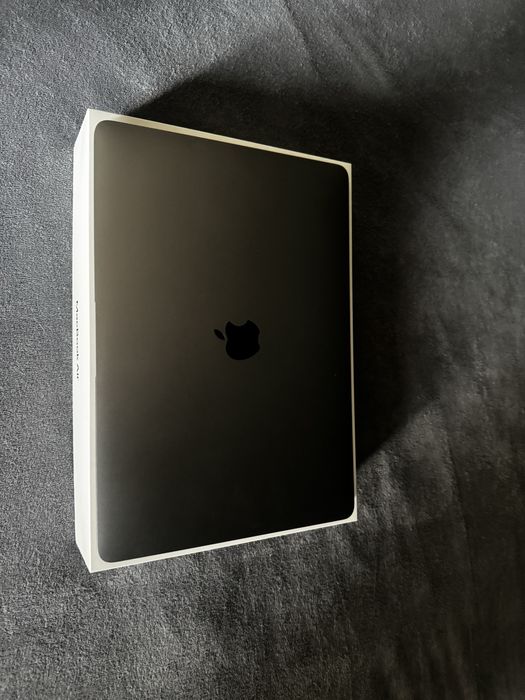 MacBook Air M1 256 GB, 8 GB RAM Magic Mouse  Stan Perfekcyjny
