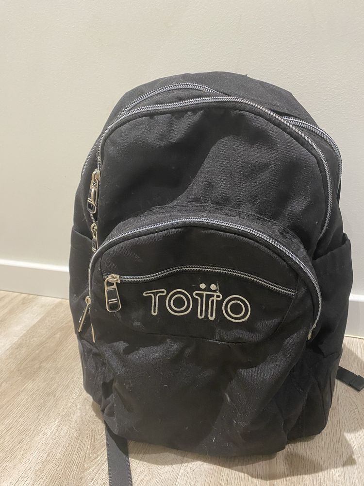 Mochila escolar da marca Lotto
