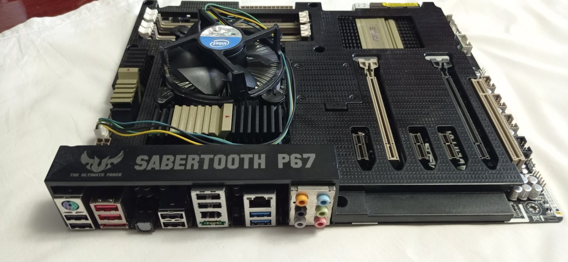 Материнская плата Asus sabertooth P67