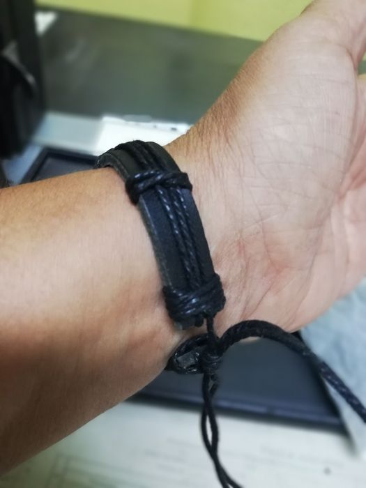 Pulseira em pele