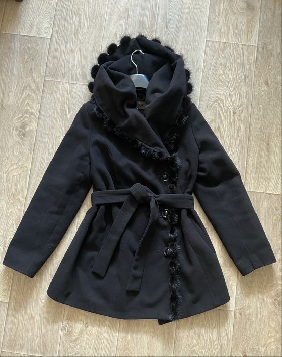 Пальто жіноче зимове з поясом