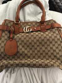 Mala bolsa Gucci original algumas vezes usada